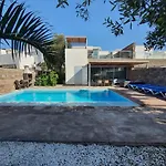5-bedroom In Playa Del Duque فيلة أذيخي