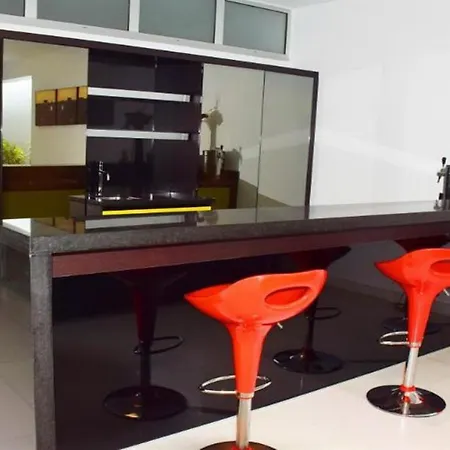 5-bedroom In Playa Del Duque 아데제