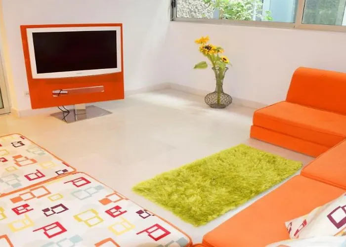 5-bedroom In Playa Del Duque Villa