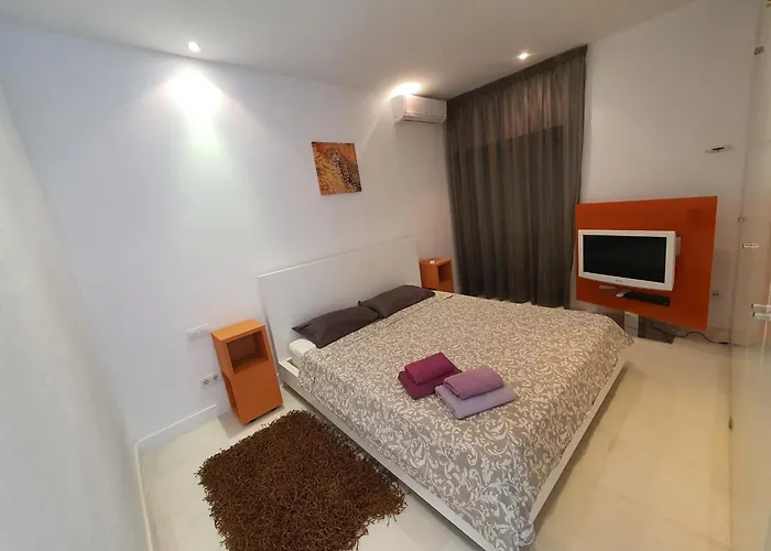 Villa 5-bedroom In Playa Del Duque *