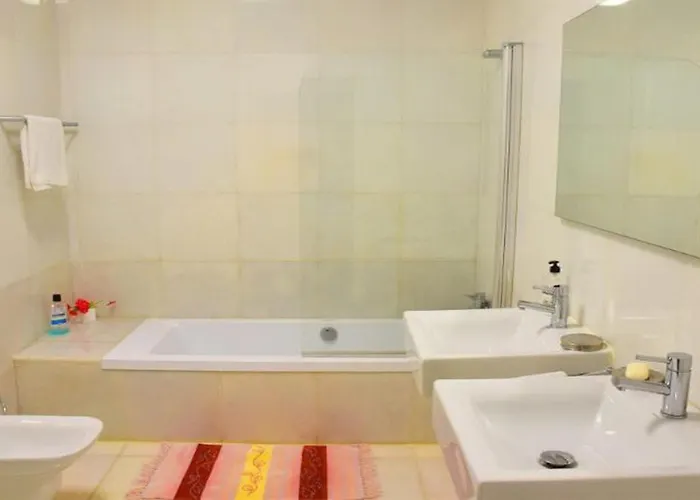 5-bedroom In Playa Del Duque *