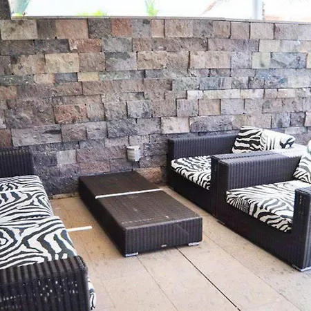 5-bedroom In Playa Del Duque Willa