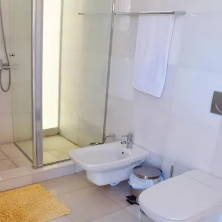 5-bedroom In Playa Del Duque Willa