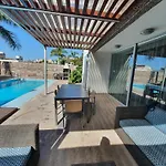 Villa 5-bedroom In Playa Del Duque