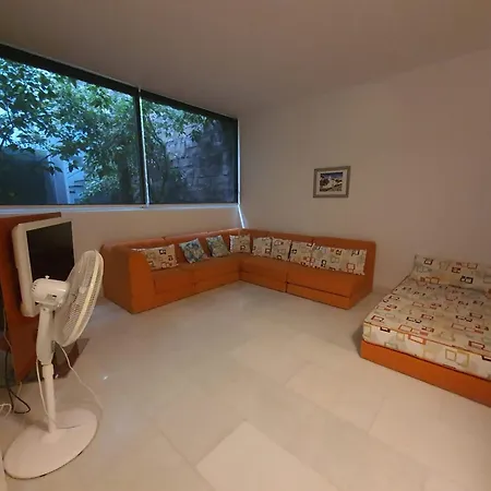5-bedroom In Playa Del Duque Vila