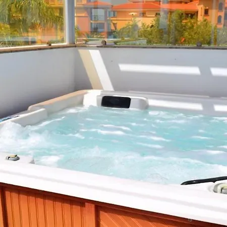 5-bedroom In Playa Del Duque *