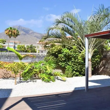 New 5-bedroom Del Duque ヴィラ アデヘ